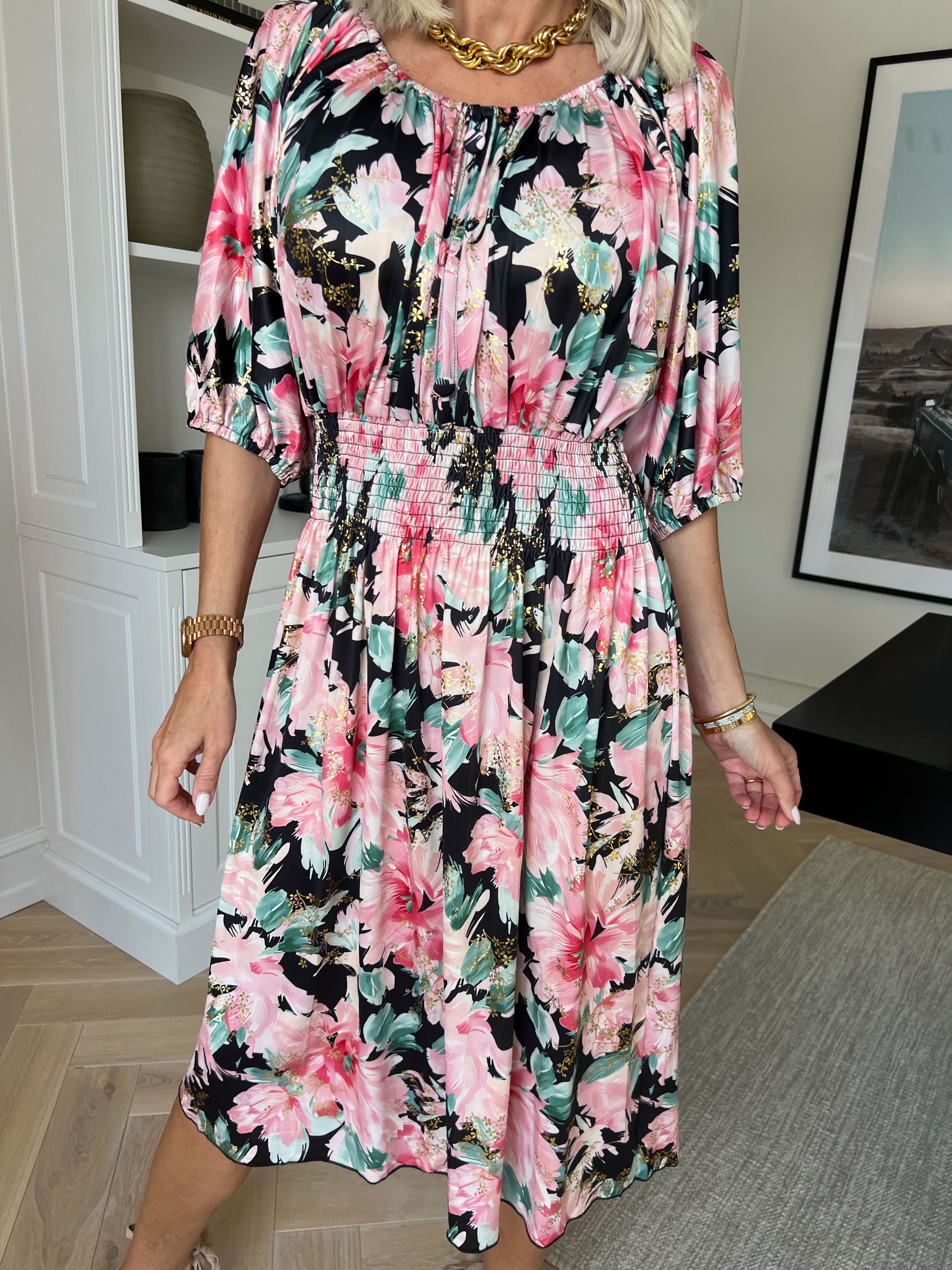 Cora Flower Midi - Elastisk blomstret kjole med guld print